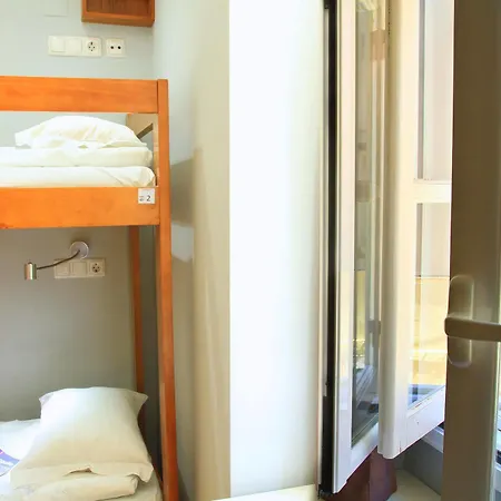 Hostel B.a.